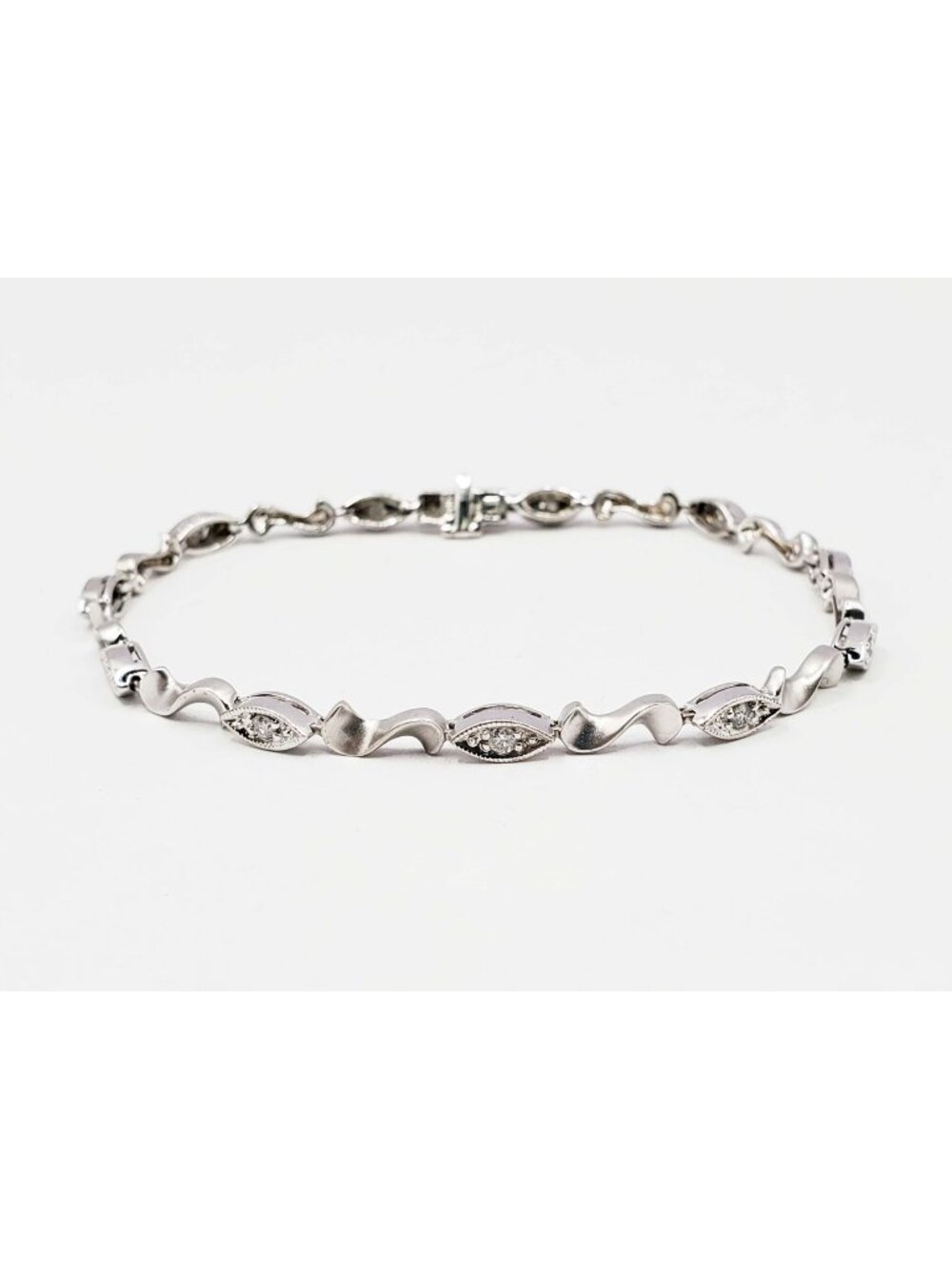 0.22 ctw Natural Diamond Station S Twist Tennis Bracelet 14k White Gold